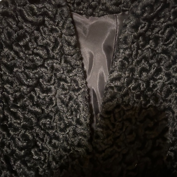 Vintage 1800s 1900s Black Curly Lamb Edwardian Capelet / Cloak (slits for arms) - Picture 5 of 5